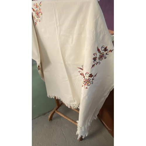 450 - Large Beautiful Linen Beige Table Cloth (220 x 220cm) Unused