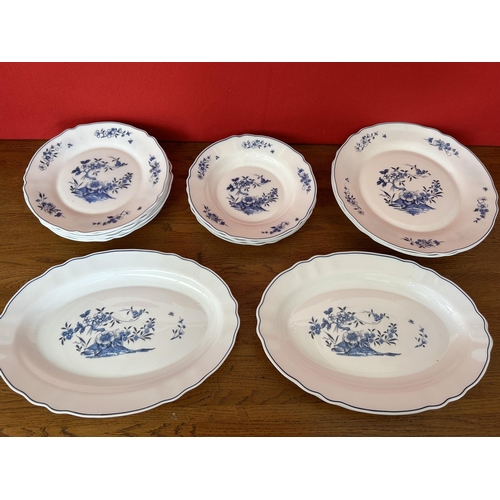 115 - Qty of French Arcopal Blue and White Crockery (x17pcs)