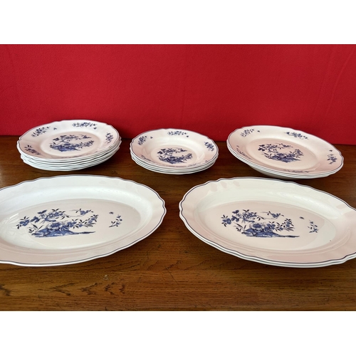 115 - Qty of French Arcopal Blue and White Crockery (x17pcs)