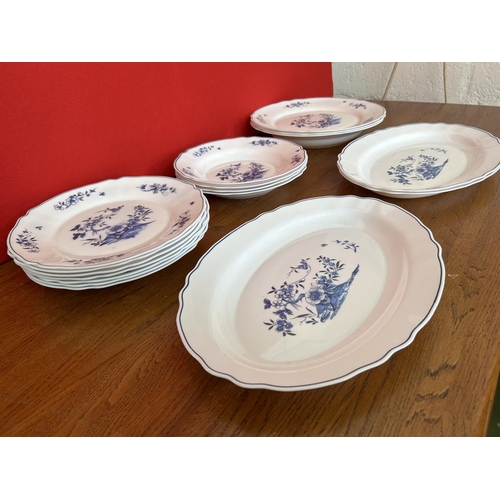 115 - Qty of French Arcopal Blue and White Crockery (x17pcs)