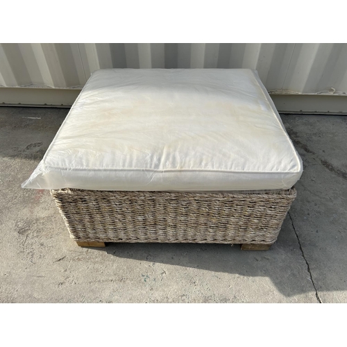 436 - Square Sea Grass Puff with Cushion