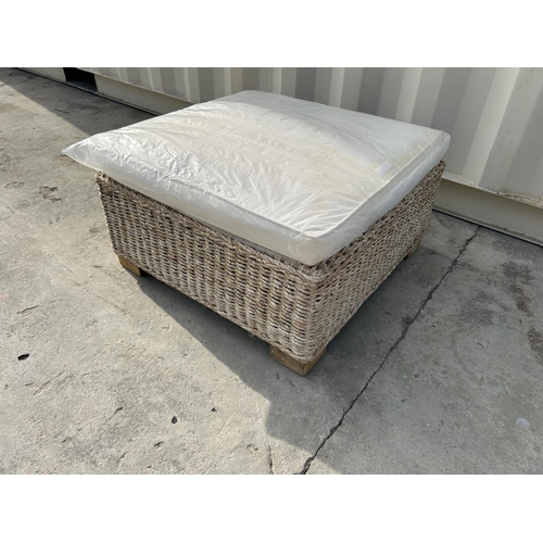 436 - Square Sea Grass Puff with Cushion