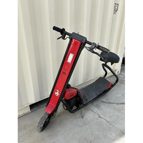 446 - A DS Dirt Ski Lightweigh Motorised Scooter (Untested)