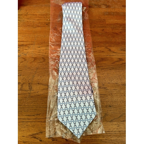 422 - Hermes Paris 100% Silk Men's Tie