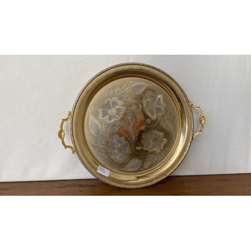 606 - Gold Color Vintage Round Tray (37cm Diameter)