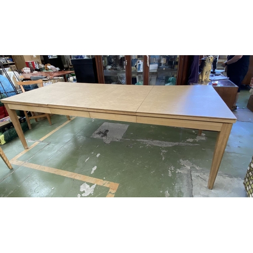 73 - Large American Heritage Home Group Light Blonde Color Extendable (x2) Dining Table with 8 Wooden Sla... 