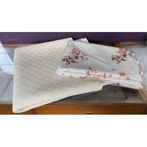 512 - No Stain Oval Table Cloth (254 x 177cm) and Oval Non-Slip Table Protector Cloth