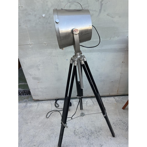 602 - Vintage Decorative Self Standing Lamp