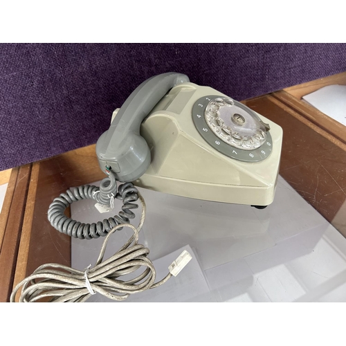 12 - Vintage 1986 Gray Dial Telephone