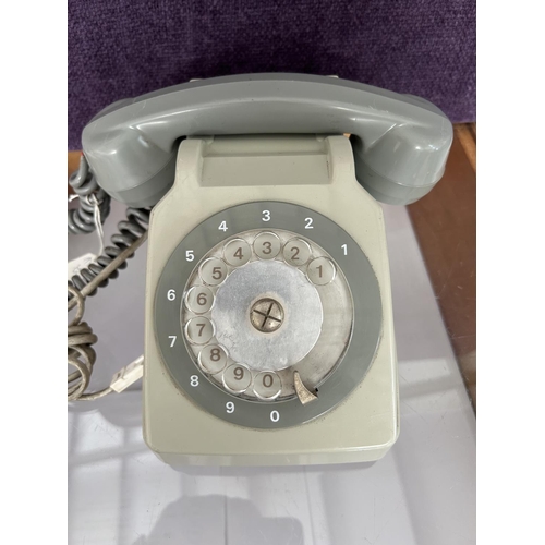 12 - Vintage 1986 Gray Dial Telephone