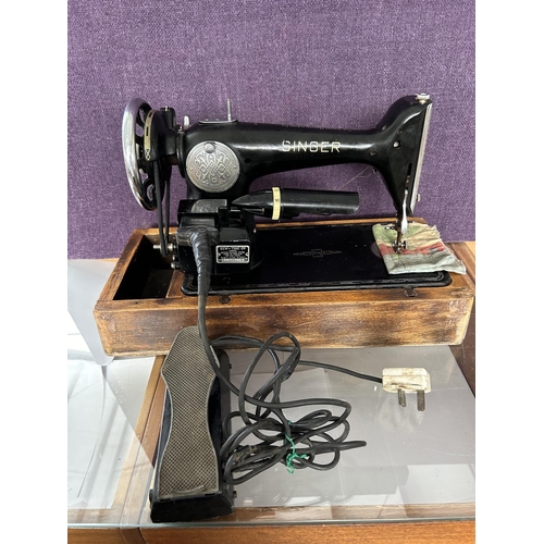 40 - Vintage Singer Electric Sewing Machine