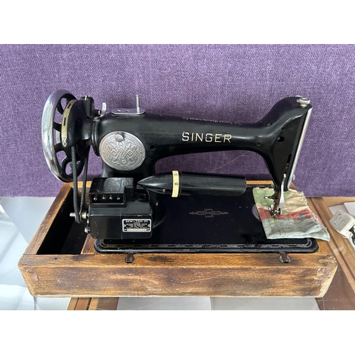 40 - Vintage Singer Electric Sewing Machine