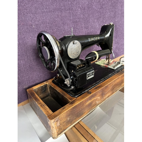 40 - Vintage Singer Electric Sewing Machine