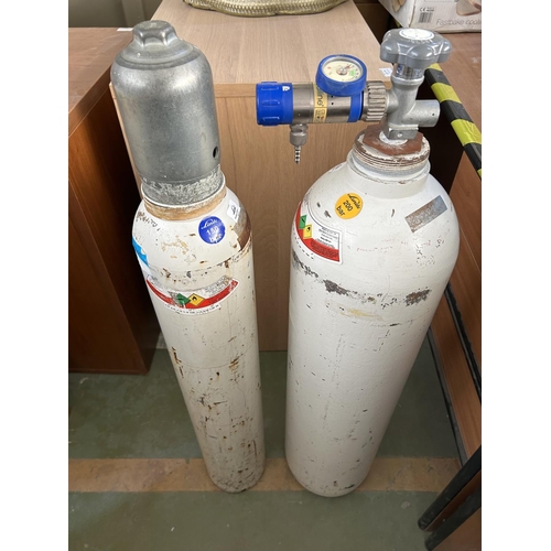 50 - x2 Industrial Oxygen Cylinders (x1 Full)