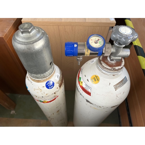 50 - x2 Industrial Oxygen Cylinders (x1 Full)