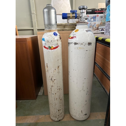 50 - x2 Industrial Oxygen Cylinders (x1 Full)