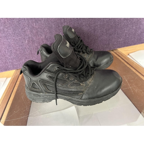 522 - Pair of Reebok Work Safety Shoes Size 42