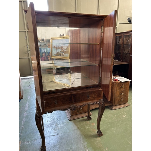 59 - Antique Victoria Style 2-Door Cabinet with Bowed Legs and 2 Drawers (90 W. x 46 D. x 163cm H.)