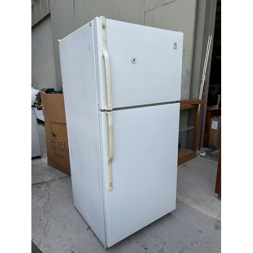 47 - General Electric Model TBG18JADARWW 2-Door Fridge Freezer - Code AM6922X