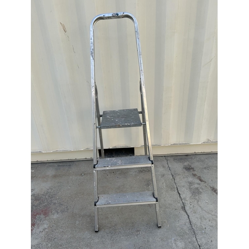 26 - Folding 3-Step Aluminium Ladder