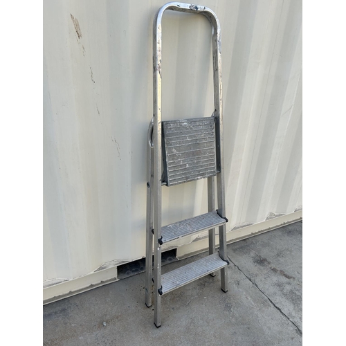 26 - Folding 3-Step Aluminium Ladder