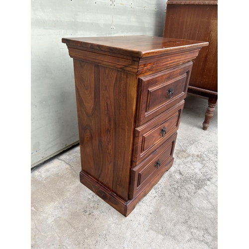 134 - Solid Sheesham Wood Small Chest of 3 Drawers/Bedside Cabinet