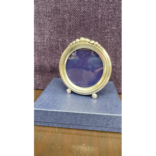 127 - Small Silver 925 Round Photo Frame (10cm Diameter)