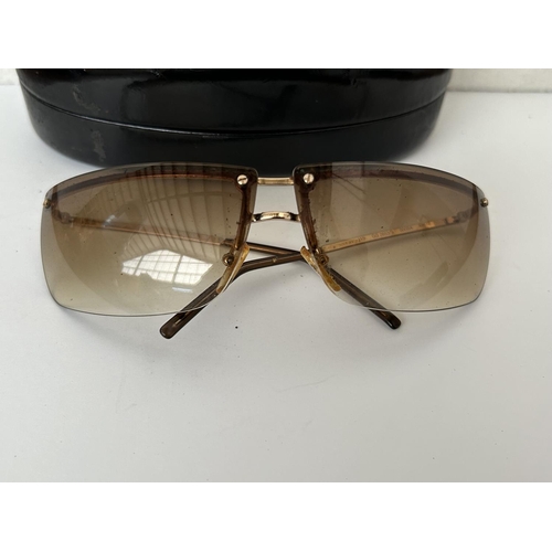 142 - Gucci GG2653S Gold Color Frame Sunglasses Made in Italy