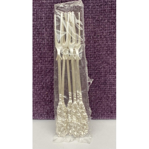 202 - Silver 800 Sweet Forks with Grapes Pattern (71gr)