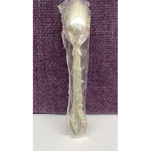 204 - x6 Silver 800 Dessert Spoons with Peacock Pattern  (82gr)