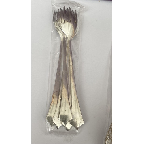 206 - Collection of Silverware Incl. Filigree Spoon and Fork (136gr)