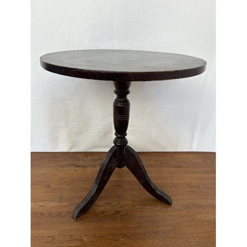 481 - Vintage Wooden Tuned Legs Circular Side Table