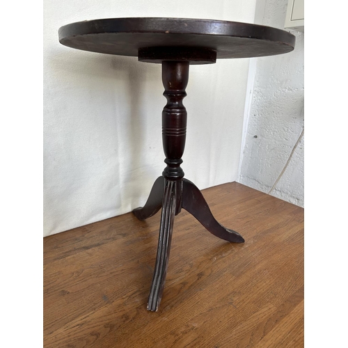 481 - Vintage Wooden Tuned Legs Circular Side Table