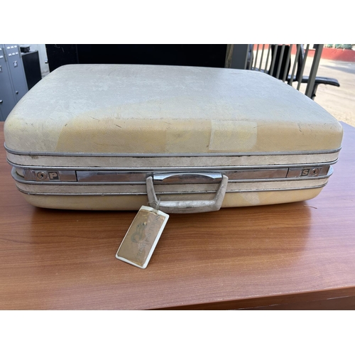 503 - Vintage Large White Samsonite Hard Shell Travel Suitcase