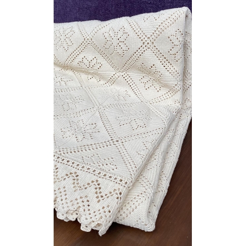 553 - Very Large Traditional Cyprus Hand Made Crochet Bedspread (Unused - 280 x 250cm)