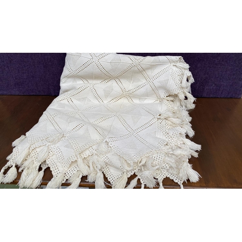 554 - Very Large Traditional Cyprus Hand Made Crochet Bedspread (260 x 220cm)