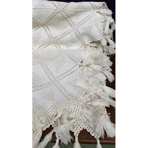 554 - Very Large Traditional Cyprus Hand Made Crochet Bedspread (260 x 220cm)