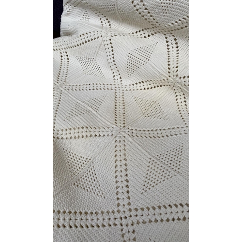 554 - Very Large Traditional Cyprus Hand Made Crochet Bedspread (260 x 220cm)