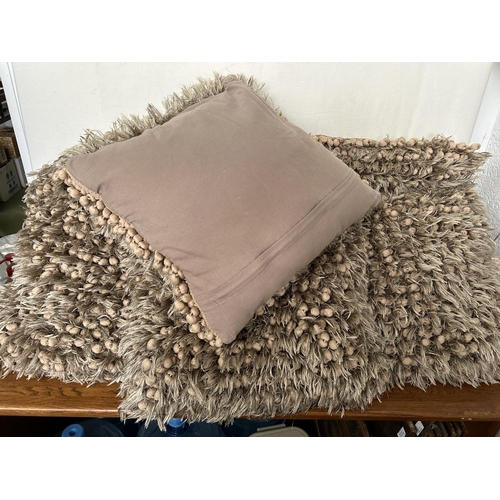 558 - x6 Sofa Throw Cushions