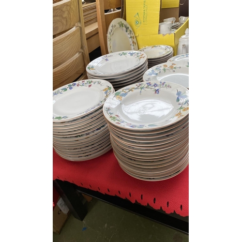 562 - Very Large Qty of Woodhill Botanical Flower Pattern Porcelain Dinnerware