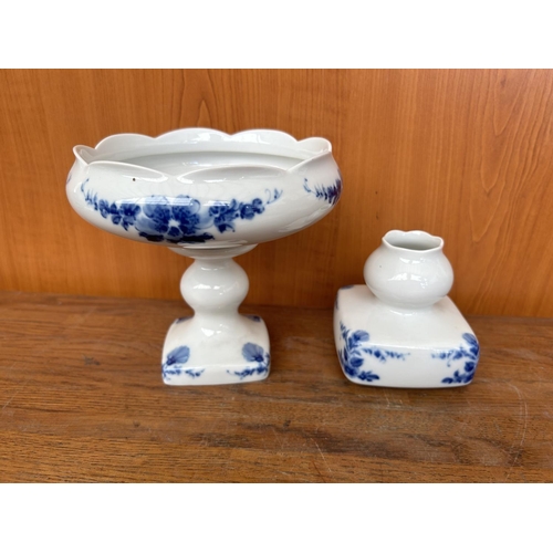 579 - x2 Vintage Blue and white Porcelain Vases Made in GDR