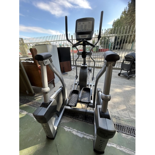 10 - Matrix Fitness Elliptical (Electronic Board Needs Attention) - Code AM6870R