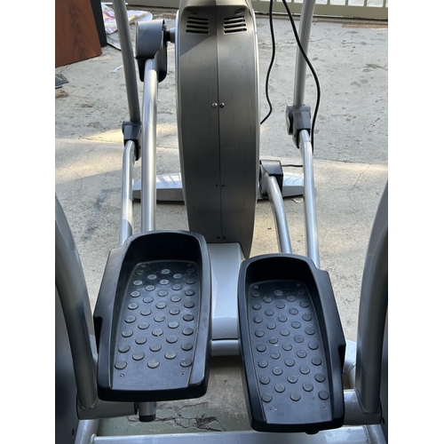 10 - Matrix Fitness Elliptical (Electronic Board Needs Attention) - Code AM6870R