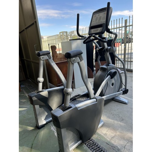 10 - Matrix Fitness Elliptical (Electronic Board Needs Attention) - Code AM6870R