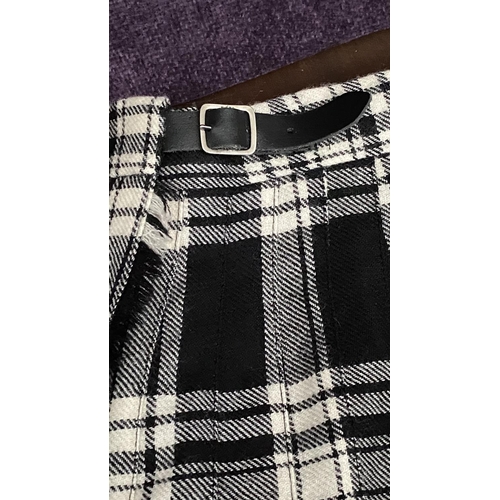 125 - Traditional Scottish Long Wrap Skirt for Women, 100% Pure New Wool, Size 20, Together with Scarf