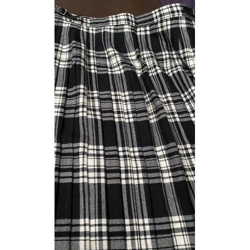 125 - Traditional Scottish Long Wrap Skirt for Women, 100% Pure New Wool, Size 20, Together with Scarf