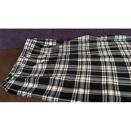 125 - Traditional Scottish Long Wrap Skirt for Women, 100% Pure New Wool, Size 20, Together with Scarf