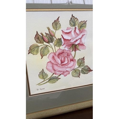 76 - x2 Original Unique Water Color Paintings Depicting Roses with Lovely Golden Frame Signed 'Vi Lyons' ... 