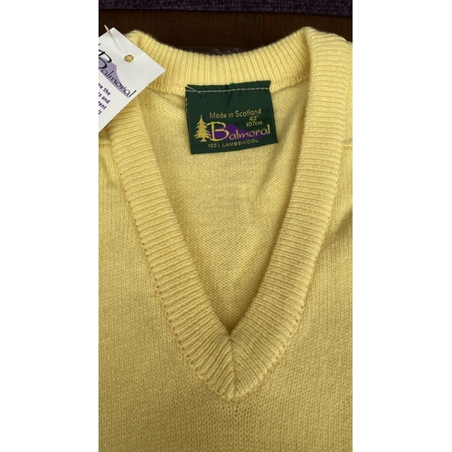 168 - Balmoral 100% Lambswool Men's Yellow Lemon V-Neck Jumper Size L Made in Scotland