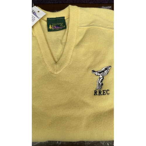 168 - Balmoral 100% Lambswool Men's Yellow Lemon V-Neck Jumper Size L Made in Scotland